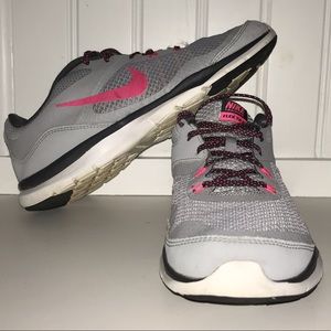 Women’s Size 8 Nike Flex TR 5